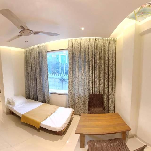Hotel India Gate Narhe, Пуна Экстерьер фото