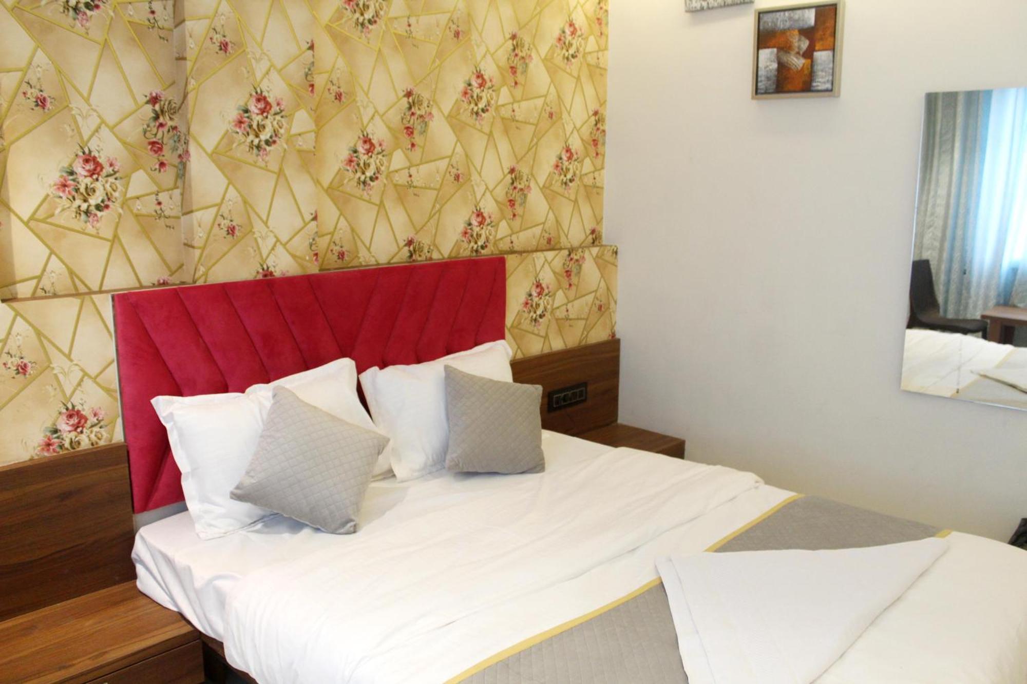 Hotel India Gate Narhe, Пуна Экстерьер фото