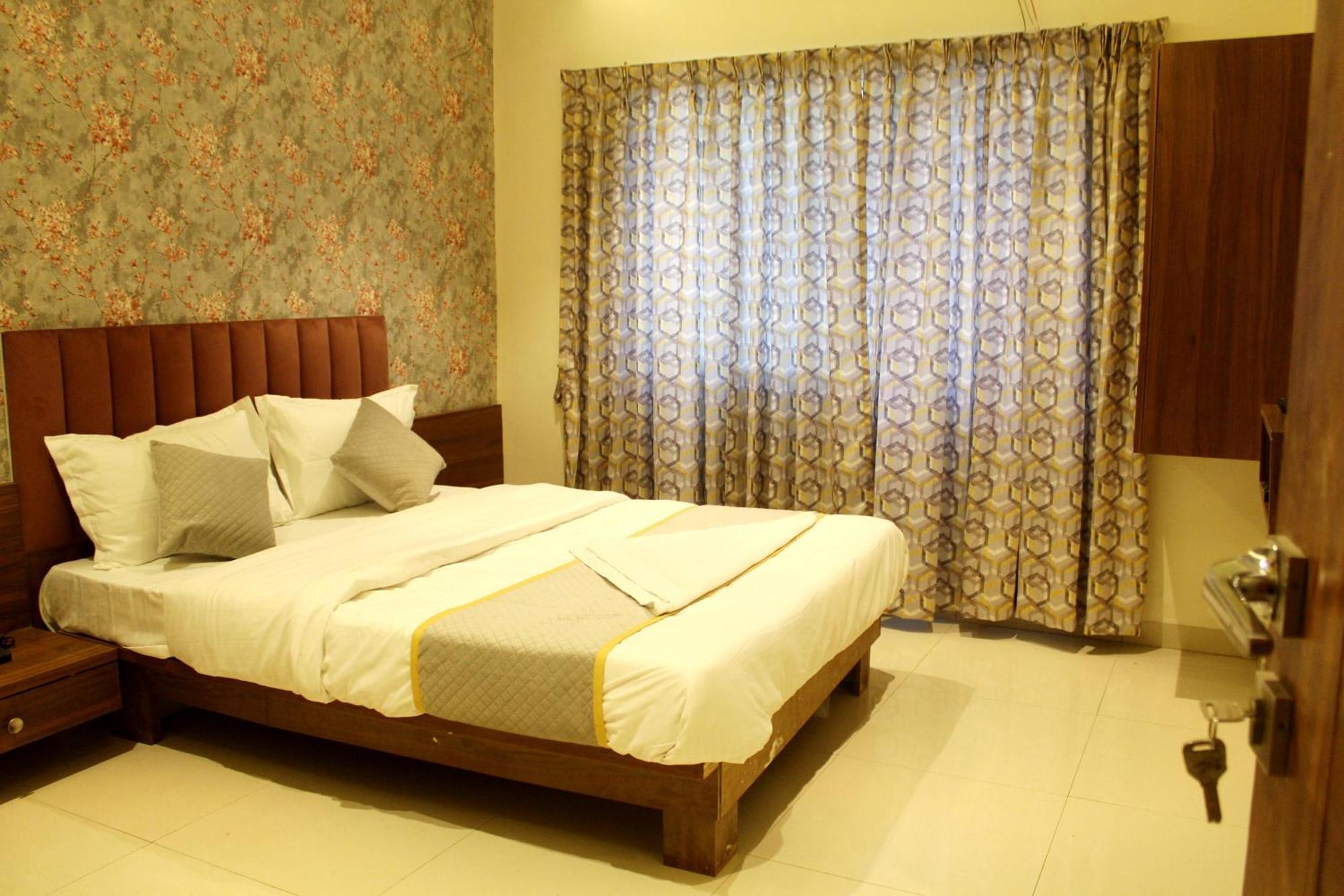 Hotel India Gate Narhe, Пуна Экстерьер фото