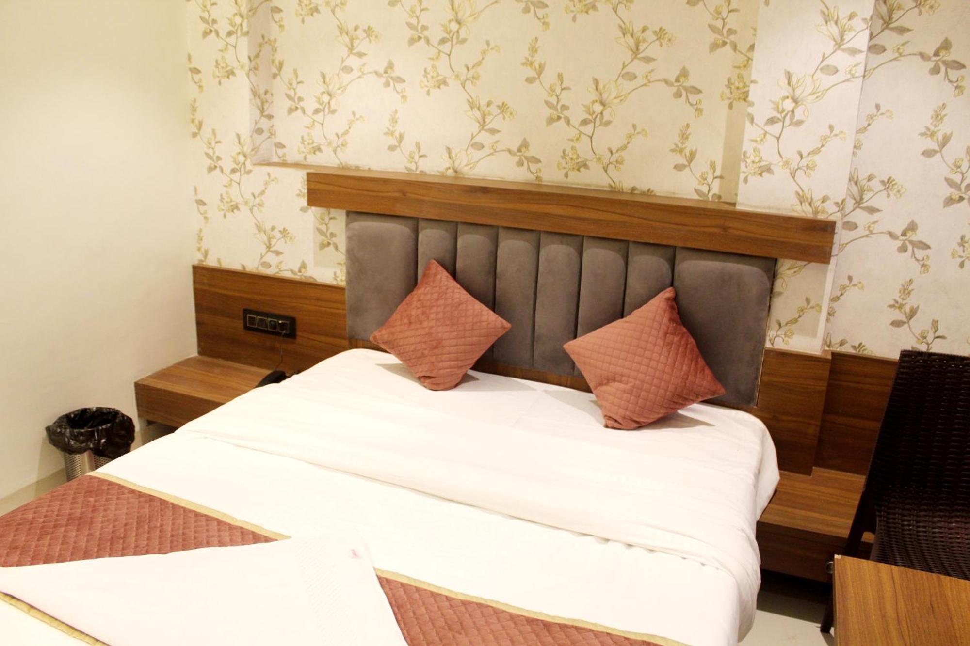 Hotel India Gate Narhe, Пуна Экстерьер фото