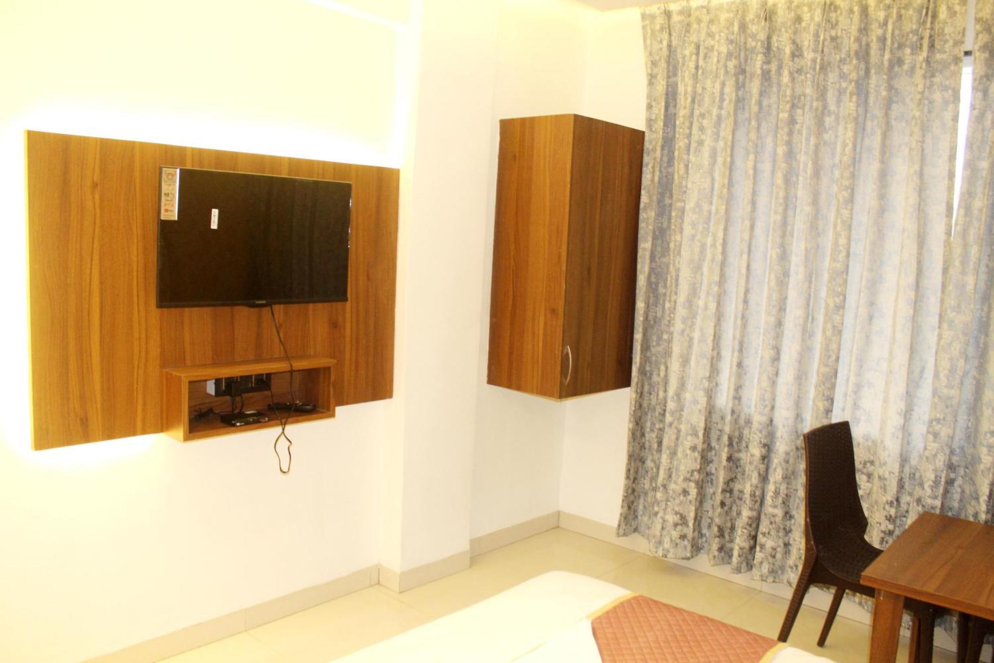 Hotel India Gate Narhe, Пуна Экстерьер фото