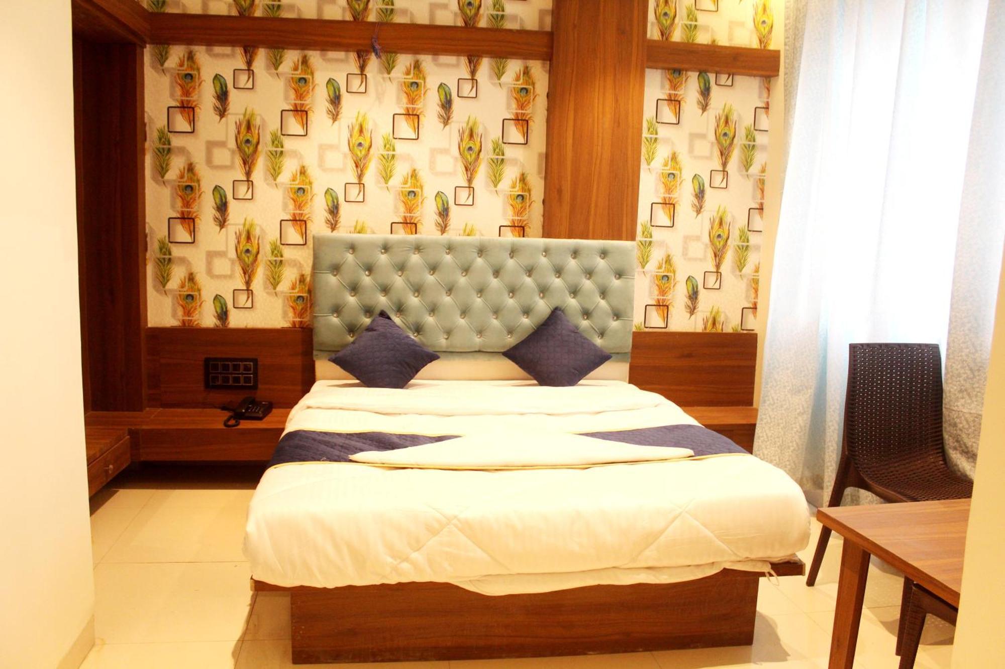 Hotel India Gate Narhe, Пуна Экстерьер фото