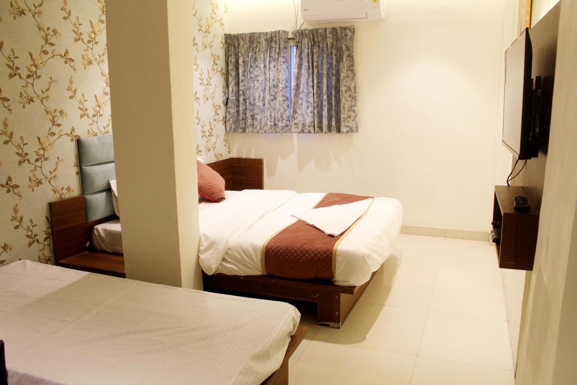 Hotel India Gate Narhe, Пуна Экстерьер фото