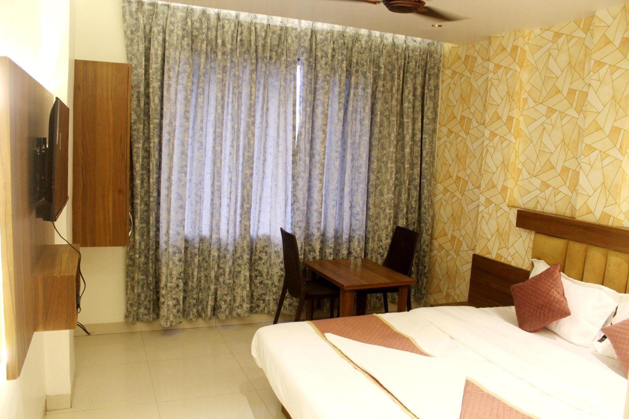 Hotel India Gate Narhe, Пуна Экстерьер фото