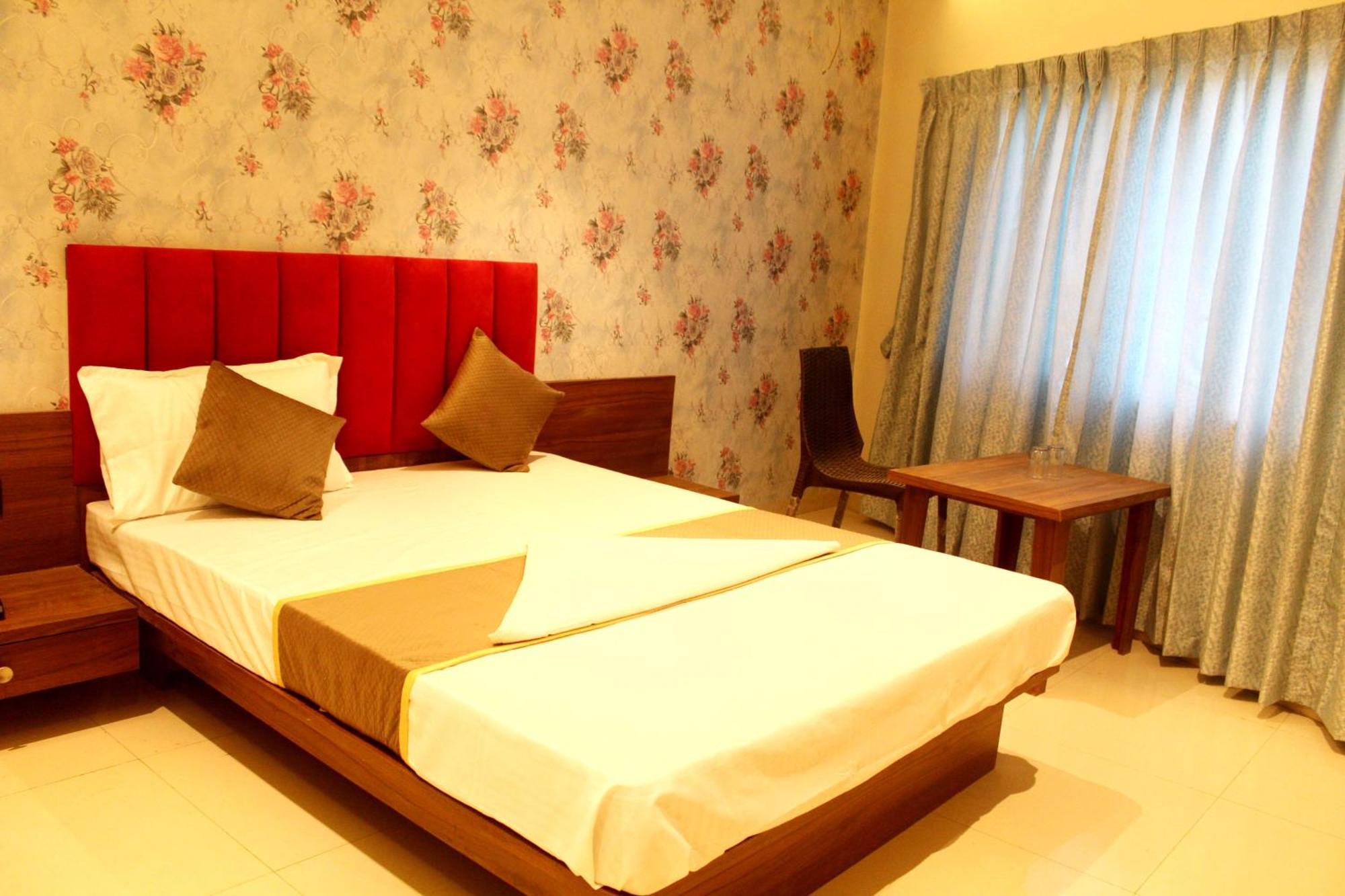Hotel India Gate Narhe, Пуна Экстерьер фото