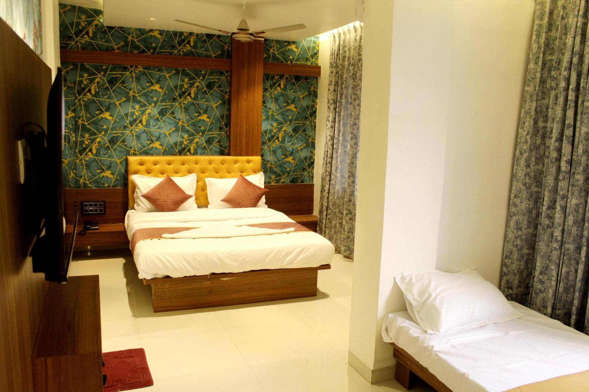 Hotel India Gate Narhe, Пуна Экстерьер фото