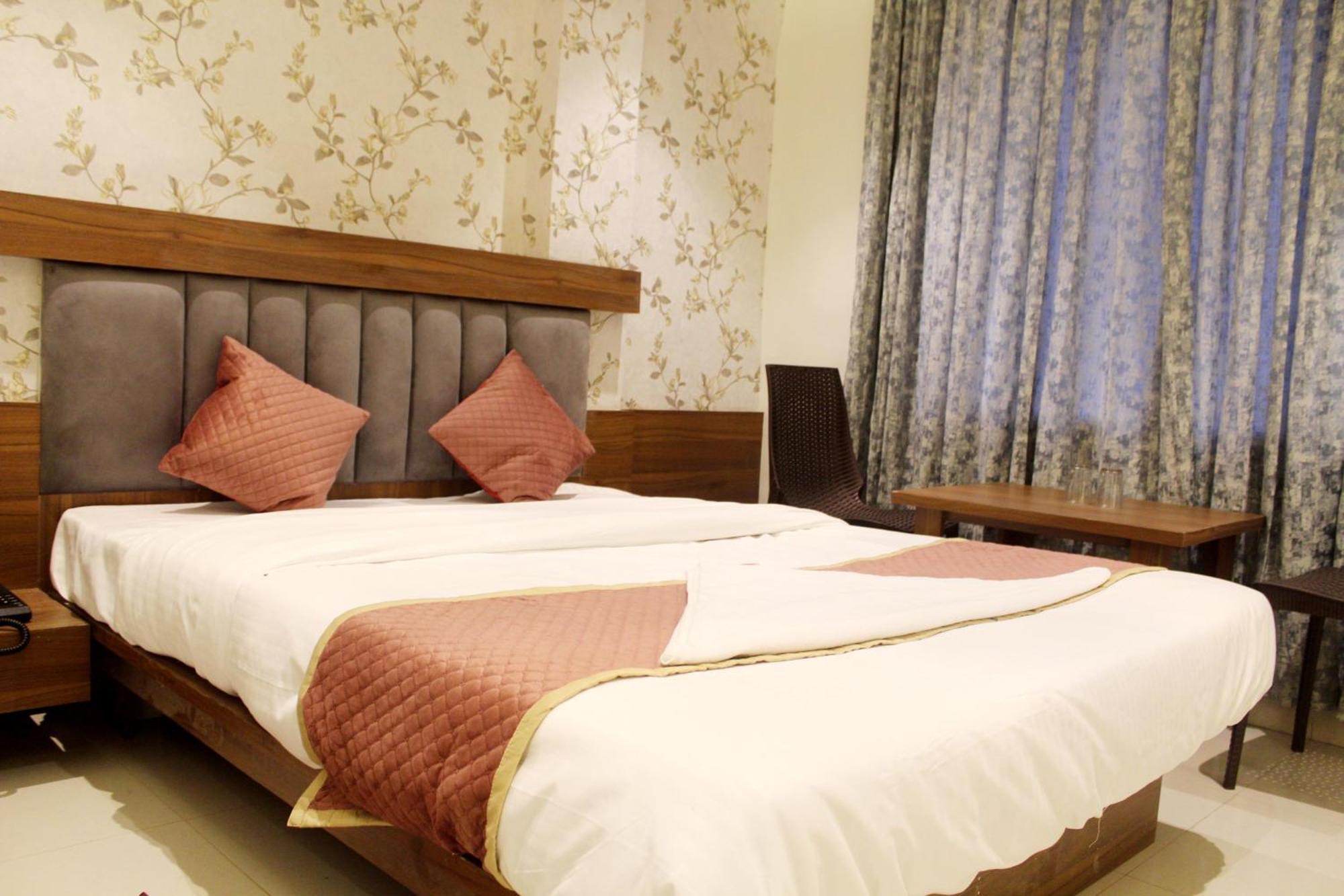 Hotel India Gate Narhe, Пуна Экстерьер фото