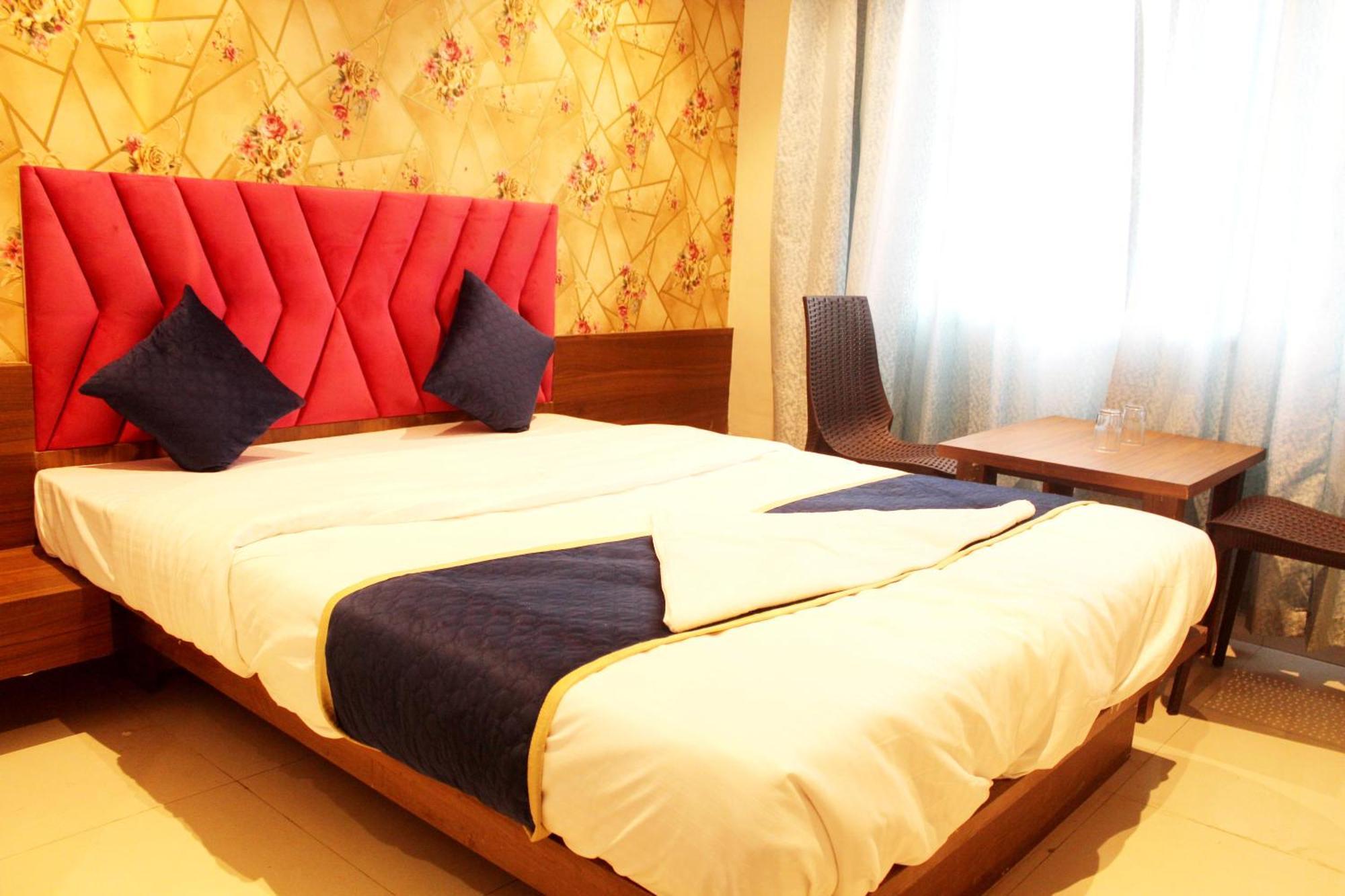 Hotel India Gate Narhe, Пуна Экстерьер фото