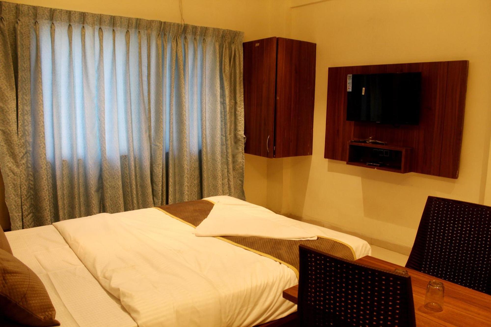 Hotel India Gate Narhe, Пуна Экстерьер фото