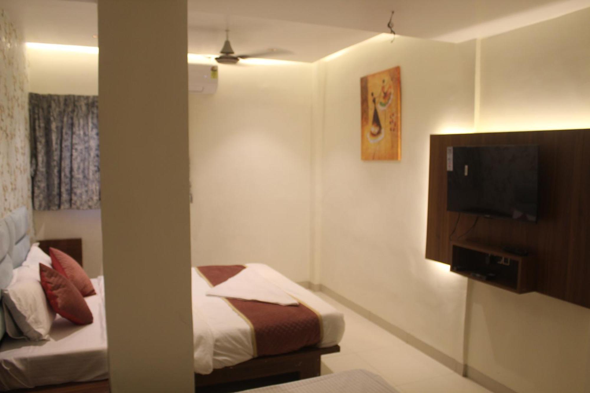 Hotel India Gate Narhe, Пуна Экстерьер фото