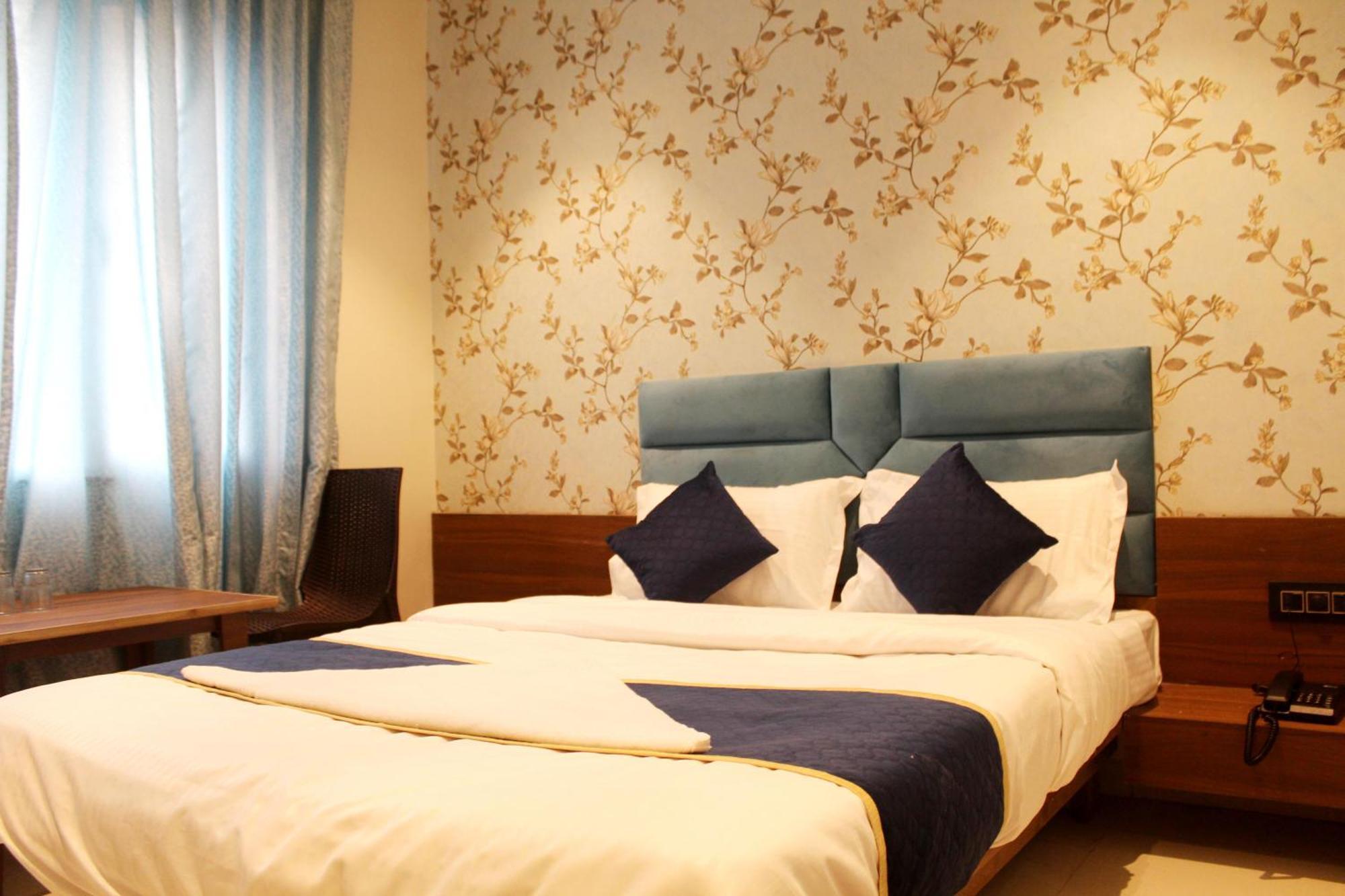Hotel India Gate Narhe, Пуна Экстерьер фото