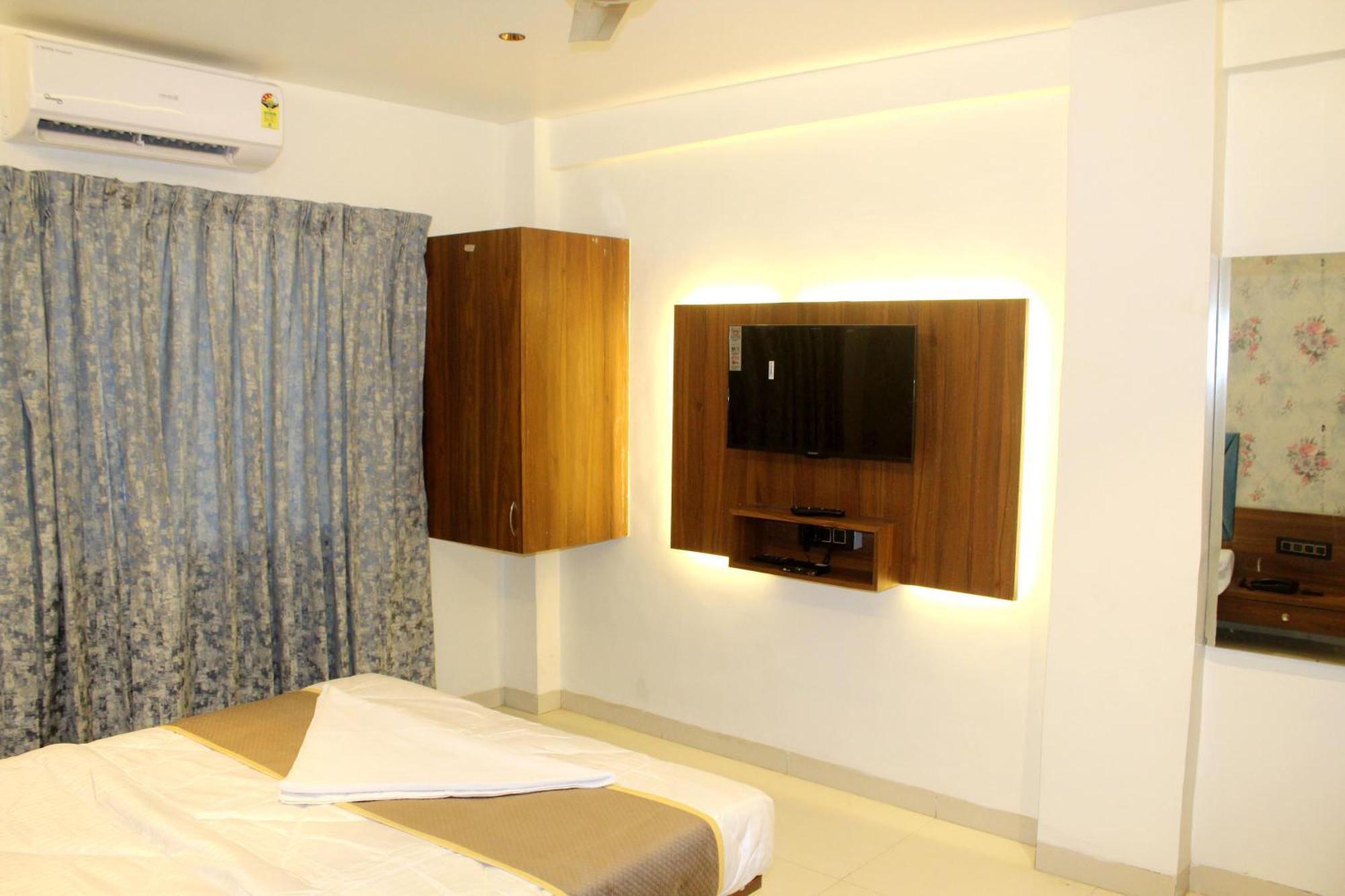 Hotel India Gate Narhe, Пуна Экстерьер фото