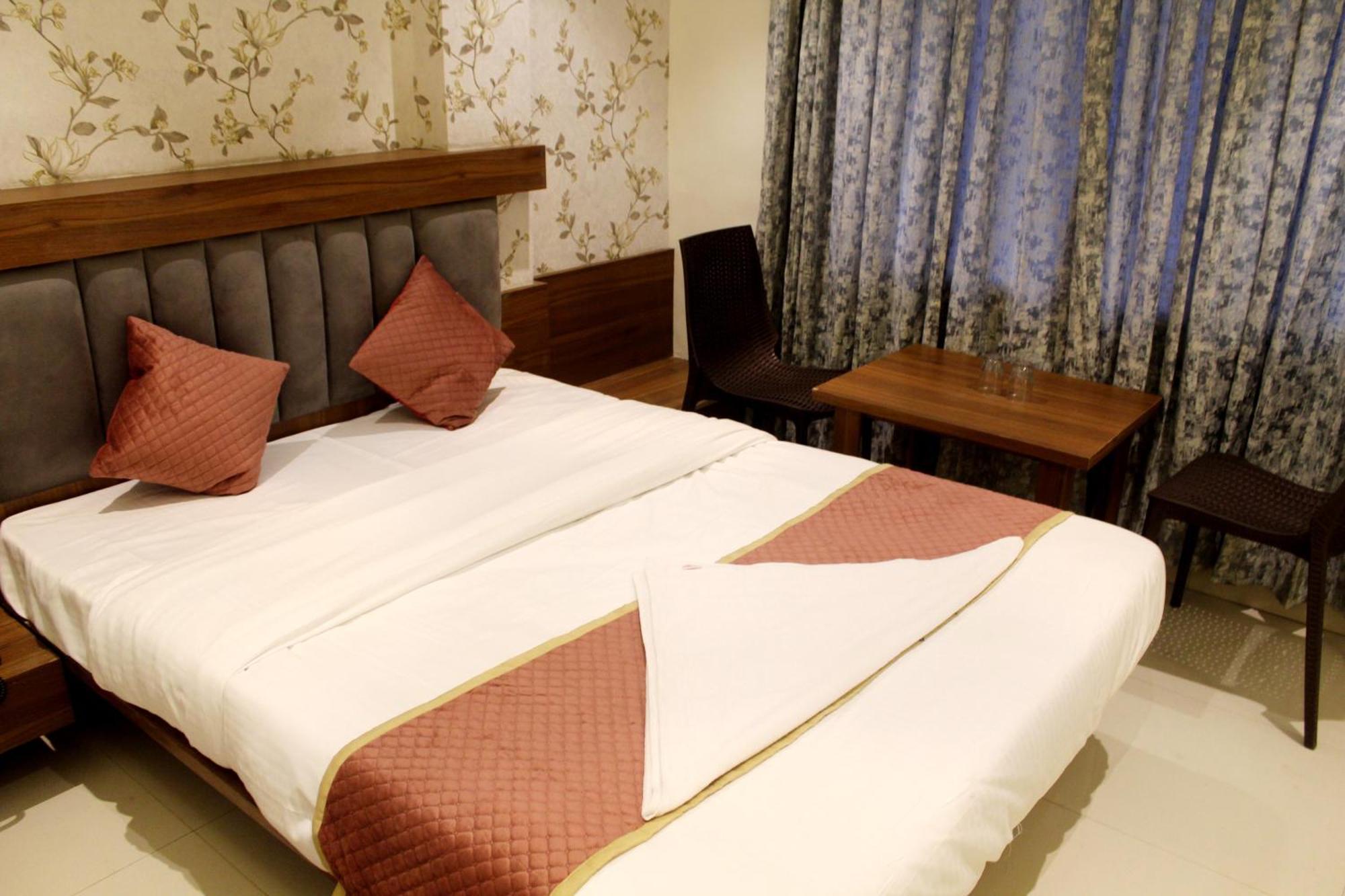 Hotel India Gate Narhe, Пуна Экстерьер фото
