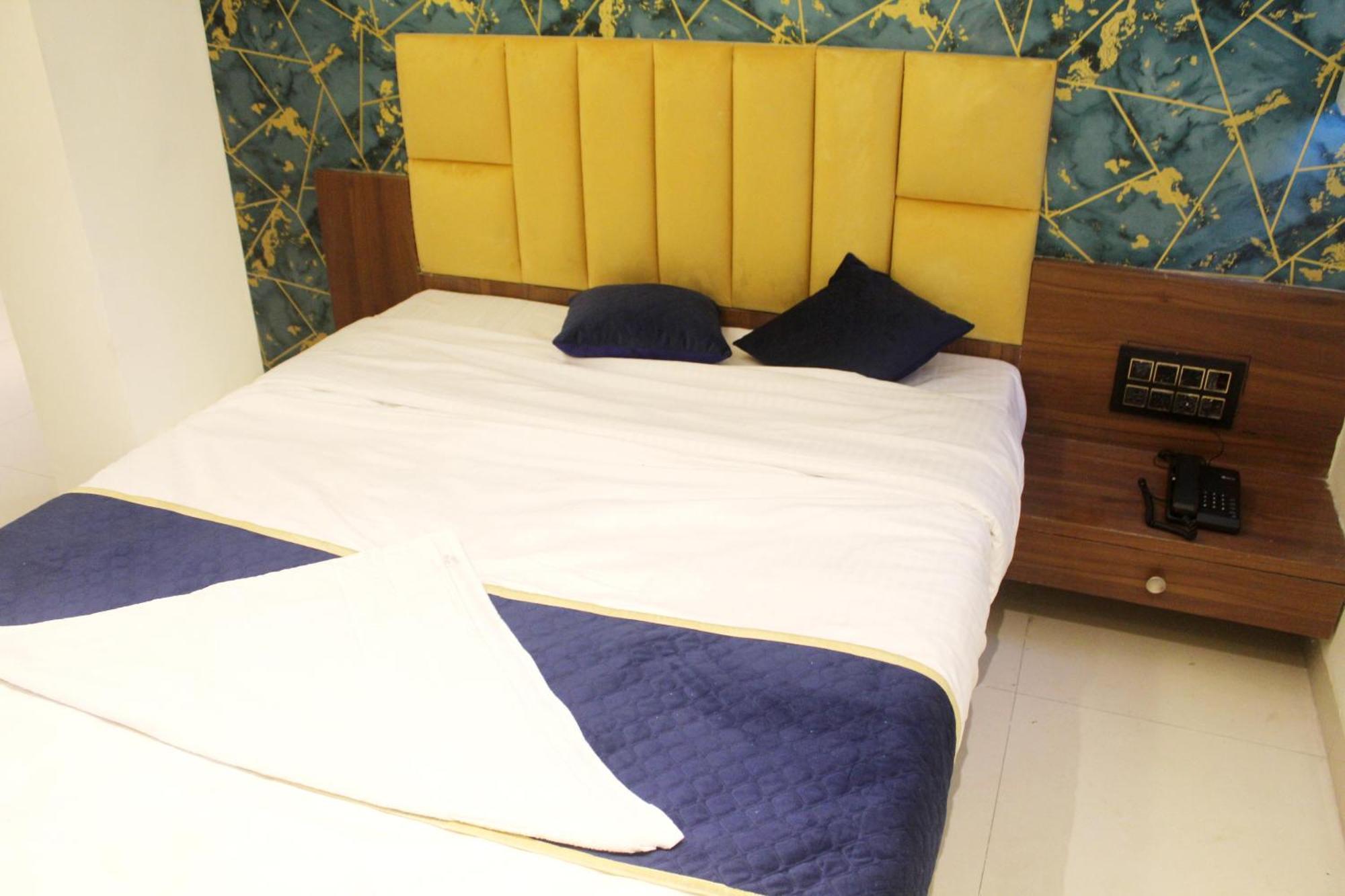 Hotel India Gate Narhe, Пуна Экстерьер фото
